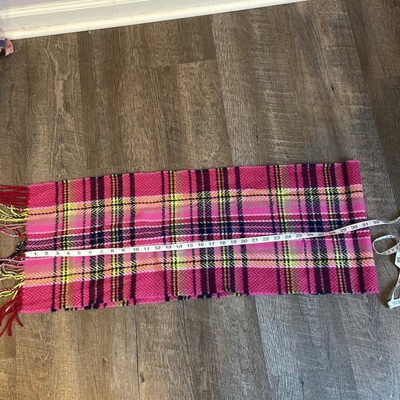100% Cashmere Made in Scotland Pink Plaid Scarf with Fringe - Picture 11 of 13